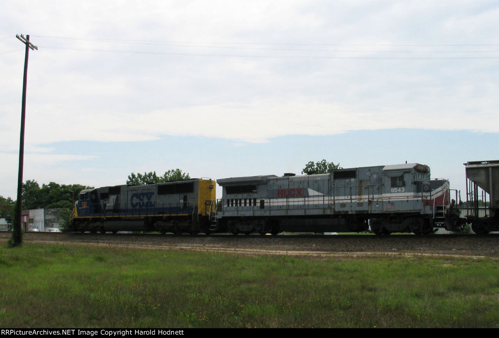 CSX 737 & RLCX 8543 lead a train towards the yard